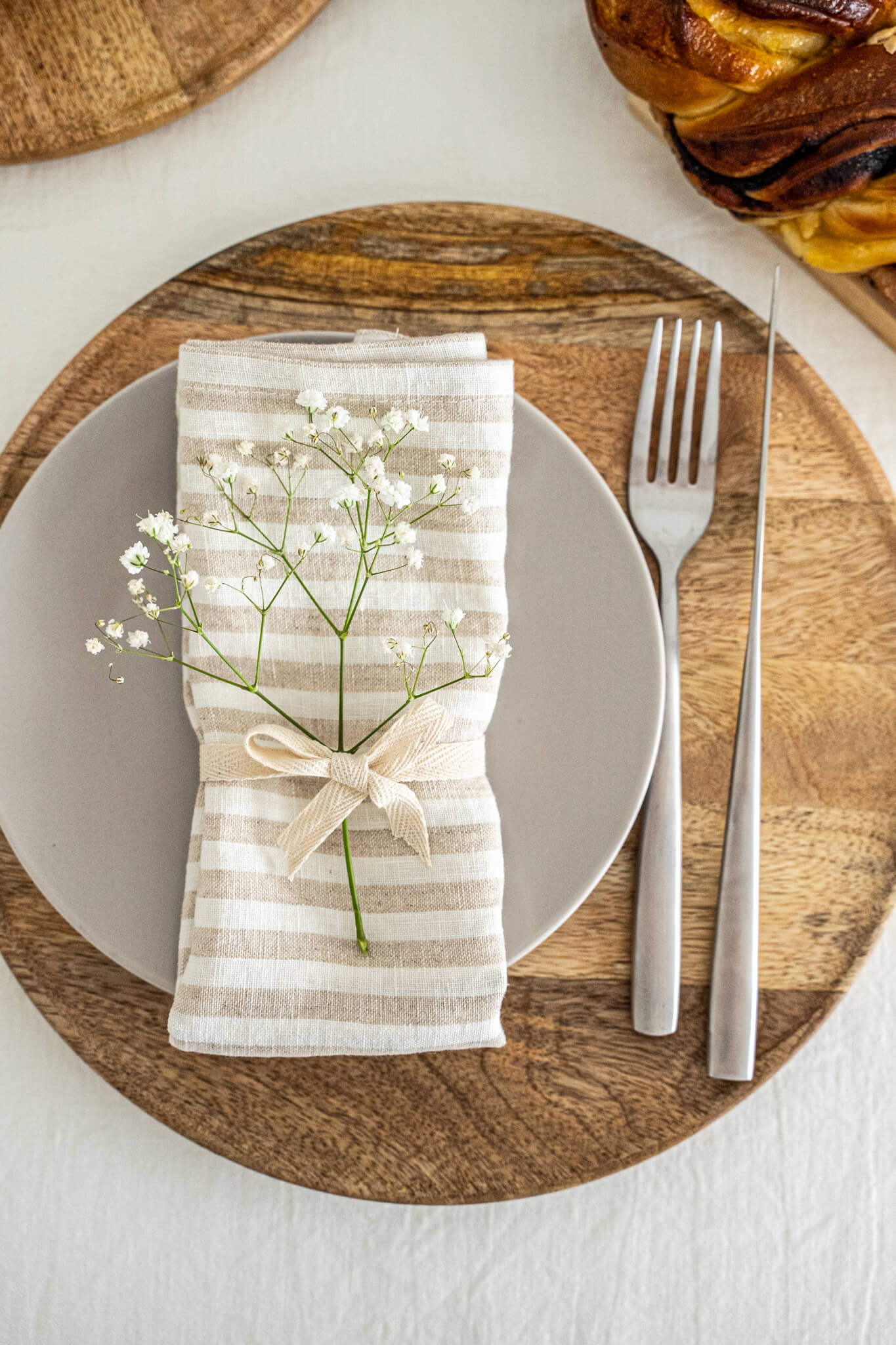 LINEN TABLE NAPKINS: ELEVATE YOUR DINING EXPERIENCE IN STYLE!