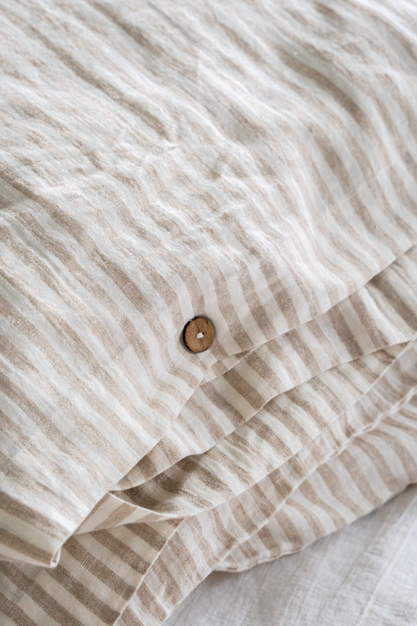 Linen bedding set in Striped Natural: linen duvet cover + 2 linen pillowcases