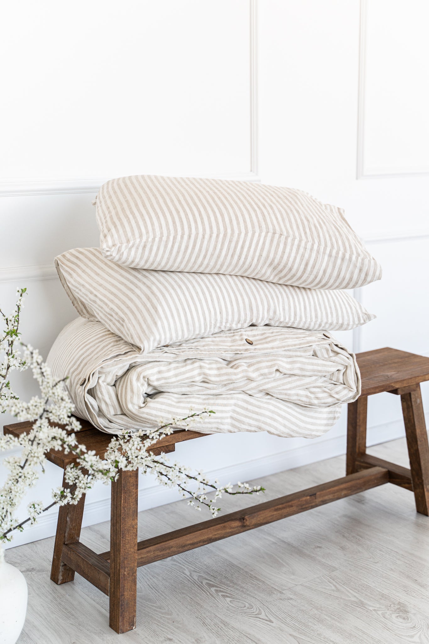 Linen bedding set: linen duvet cover + 2 linen pillowcases