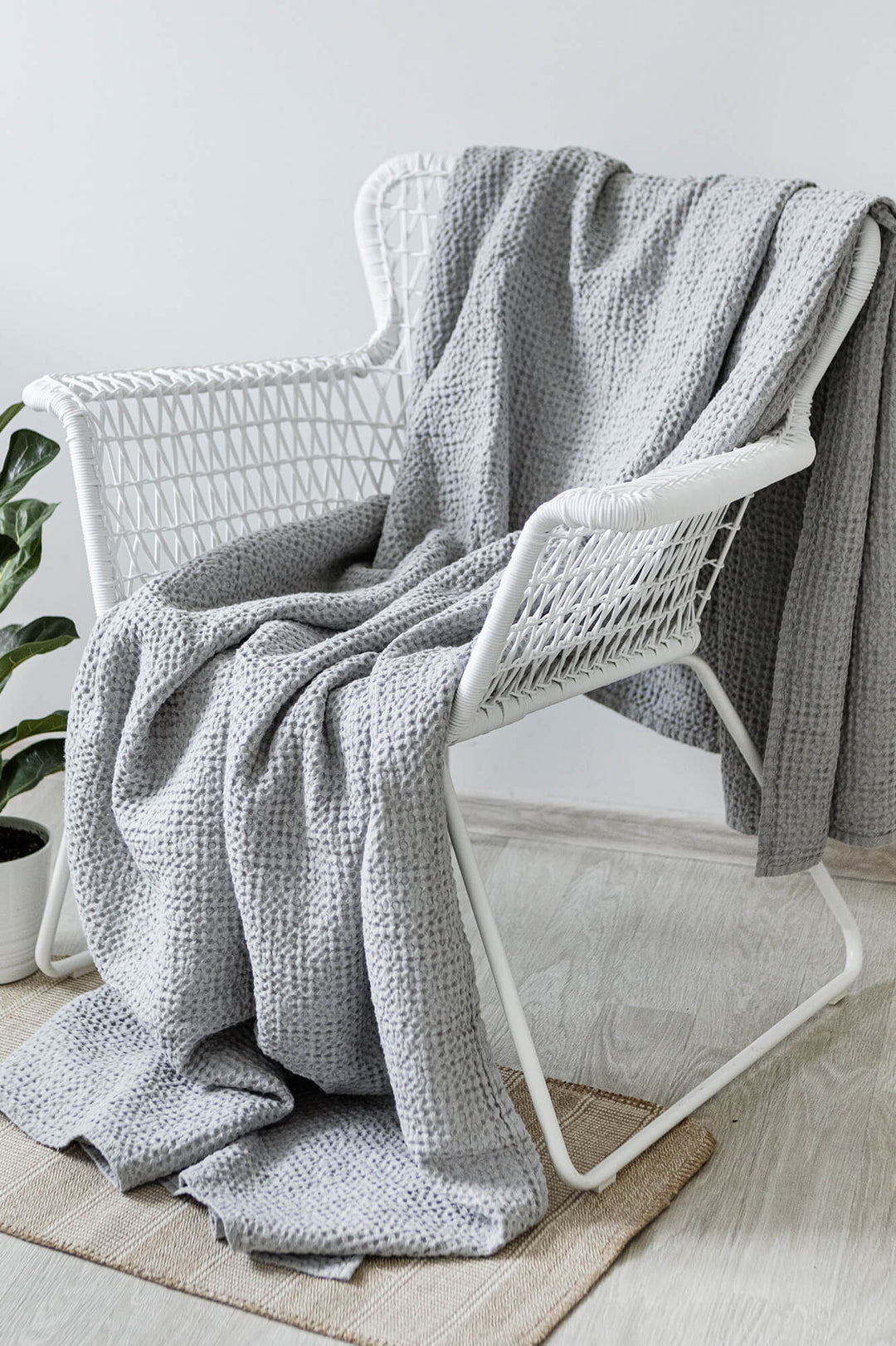 Large waffle blanket throw in Light Gray color - Easy Linen Crafts