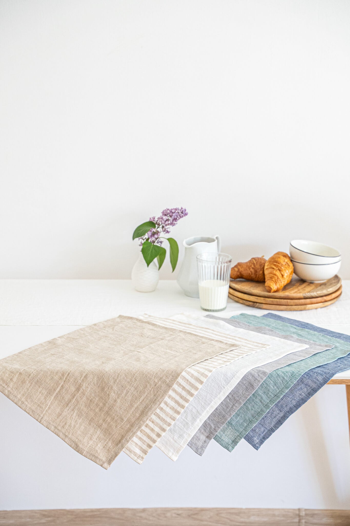 Linen placemats set in Melange Green color