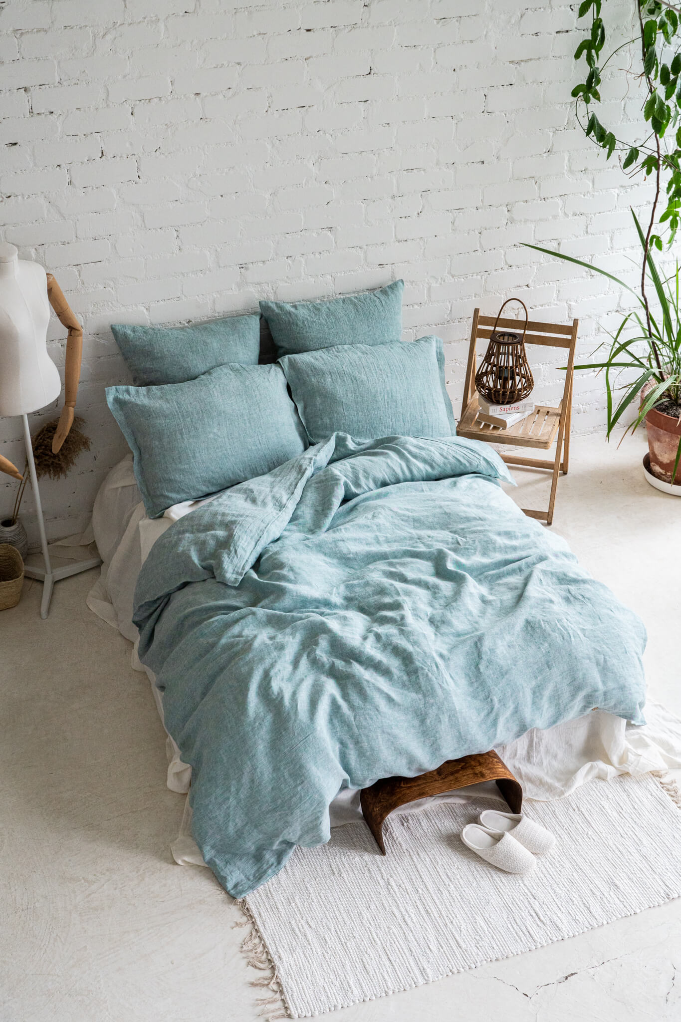 Linen bedding set in Melange Green: linen duvet cover + 2 linen pillowcases